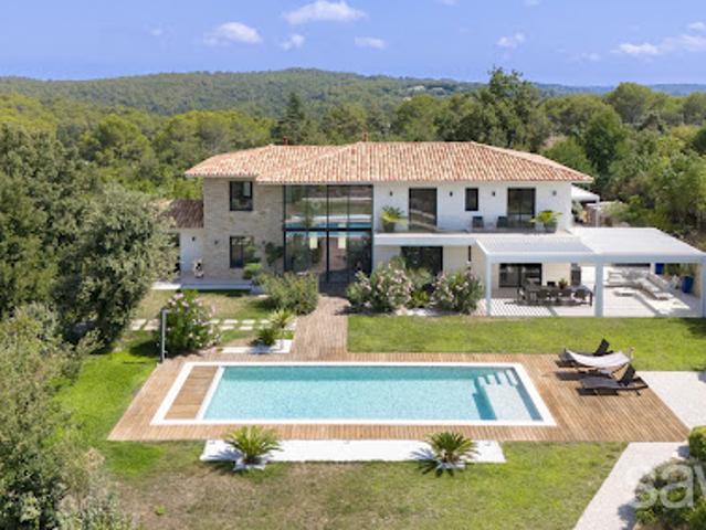 Villa avec piscine et terrasse