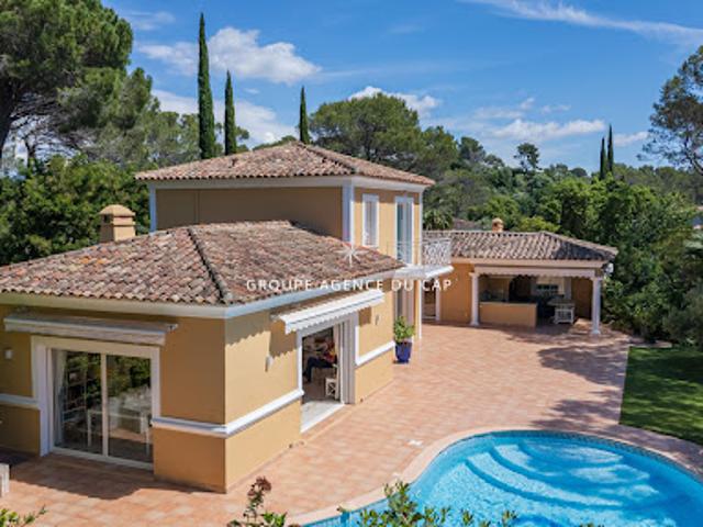 Villa avec piscine et terrasse