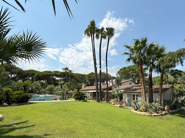 Villa avec piscine et terrasse