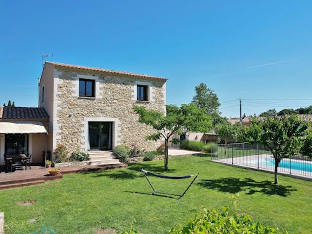 Villa avec piscine et terrasse