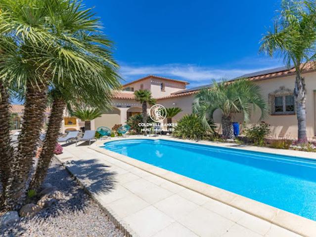 Villa avec piscine et terrasse