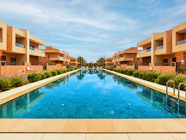 Villa avec piscine et terrasse