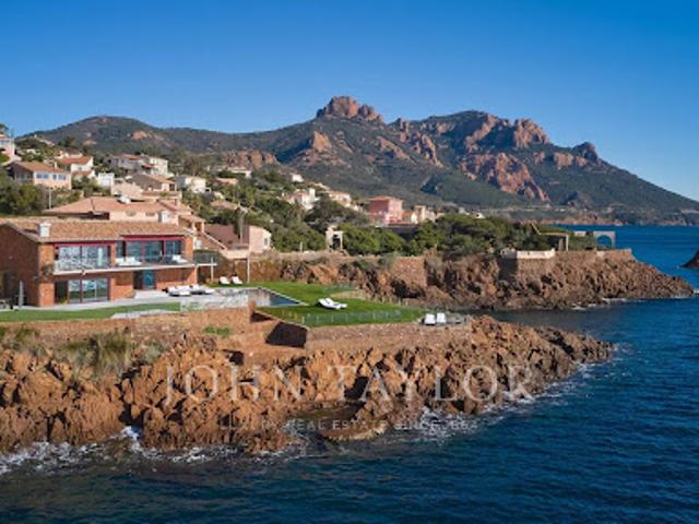 Villa avec piscine et terrasse
