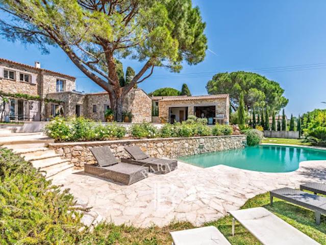 Villa avec piscine et terrasse