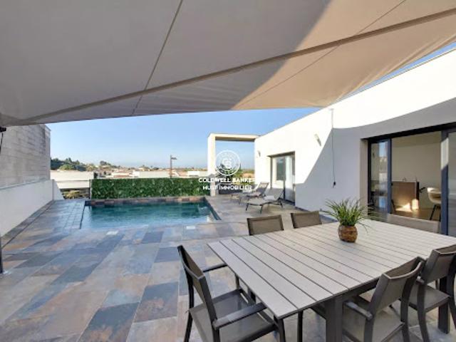 Villa avec piscine et terrasse