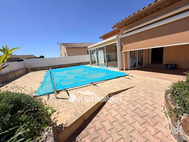 Villa avec piscine et terrasse