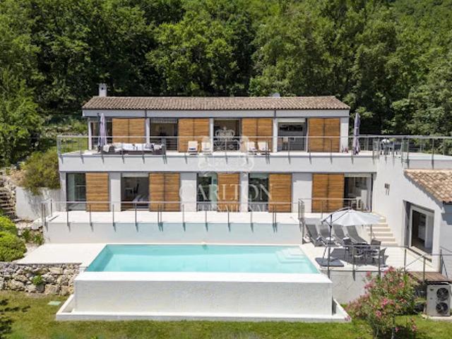 Villa avec piscine et terrasse