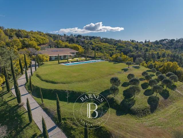 Villa avec piscine et terrasse