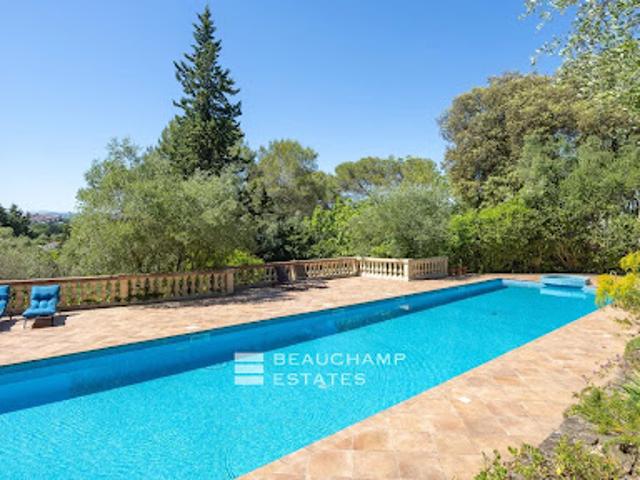 Villa avec piscine et terrasse