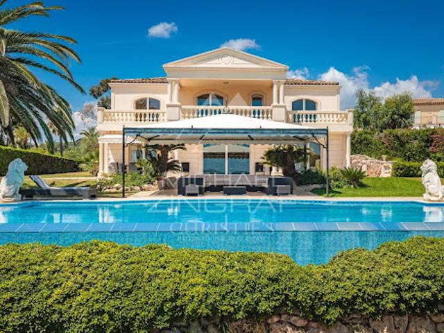 Villa avec piscine et terrasse