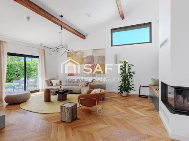 Villa avec piscine et terrasse
