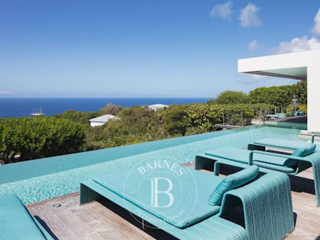Villa avec piscine et terrasse