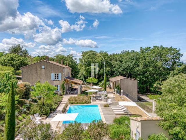 Villa avec piscine et terrasse