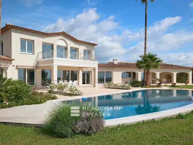 Villa avec piscine et terrasse