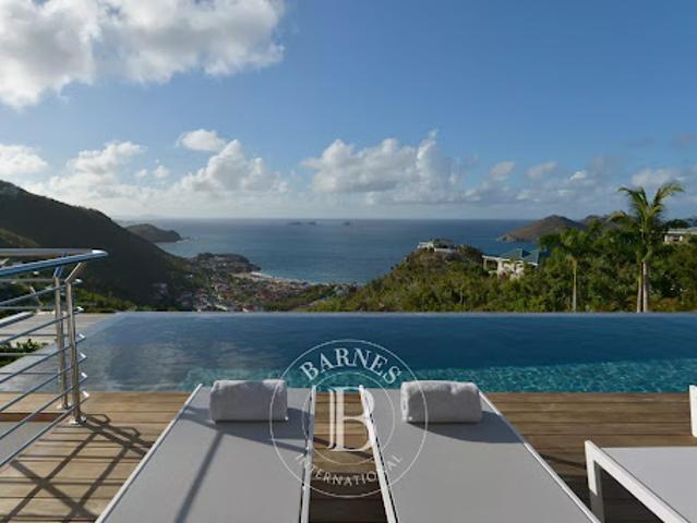 Villa avec piscine et terrasse