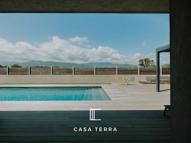 Villa avec piscine et terrasse
