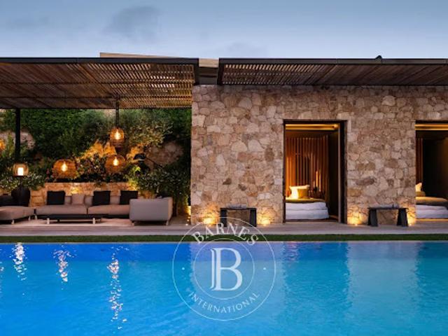 Villa avec piscine et terrasse