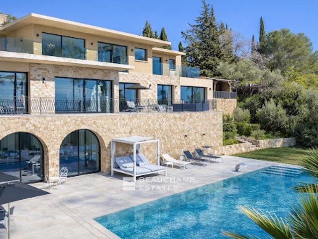 Villa avec piscine et terrasse