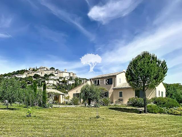 Villa avec piscine et terrasse
