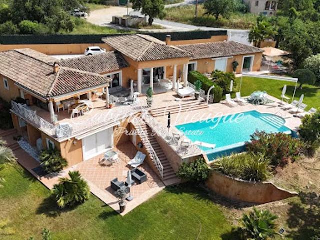 Villa avec piscine et terrasse