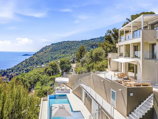 Villa avec piscine et terrasse