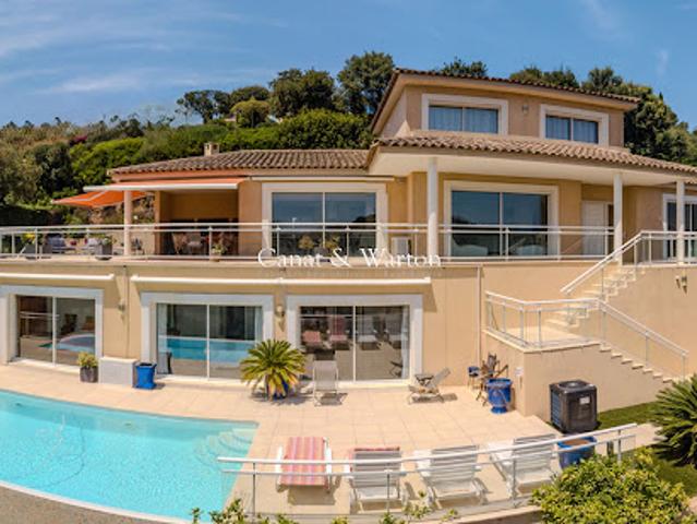 Villa avec piscine et terrasse
