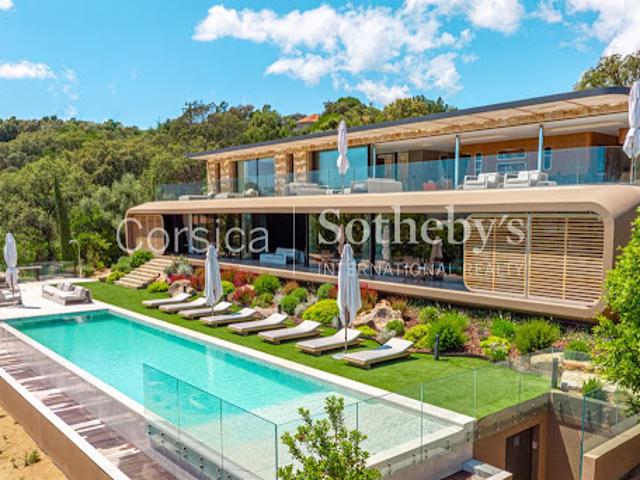 Villa avec piscine et terrasse