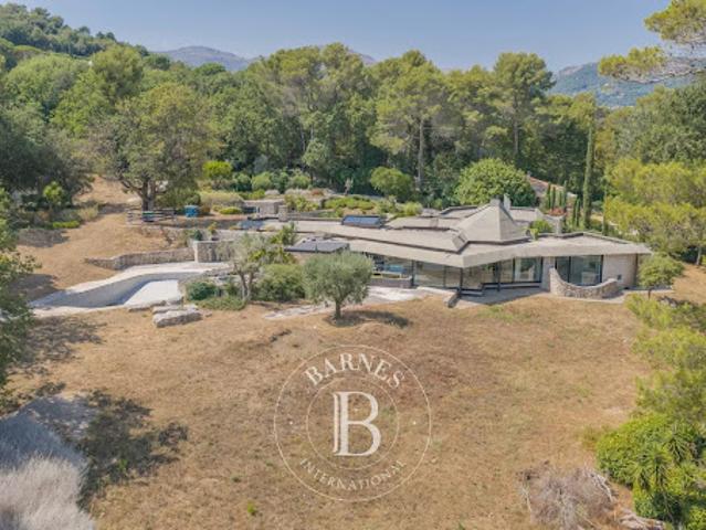Villa avec piscine en bord de mer