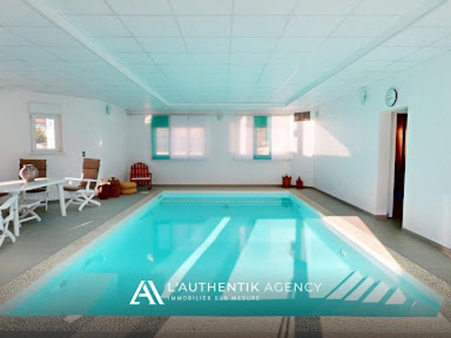 Villa avec piscine et terrasse