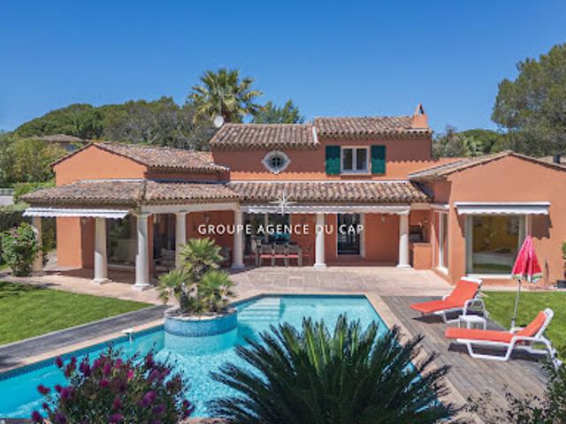 Villa avec piscine et terrasse