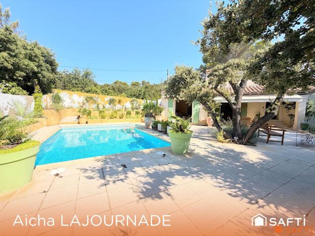 Villa avec piscine et terrasse