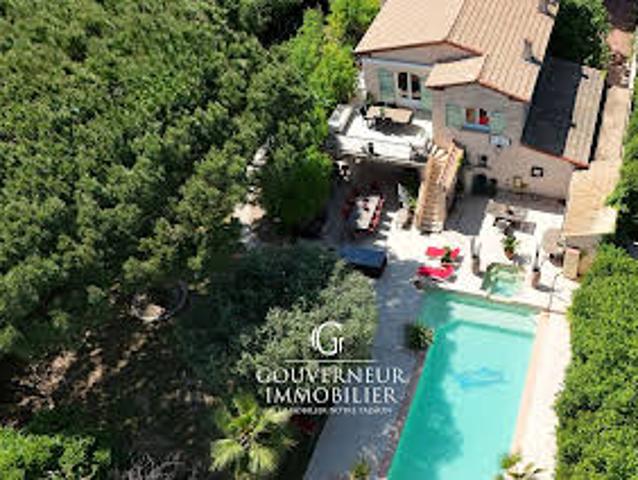 Villa avec piscine et jardin