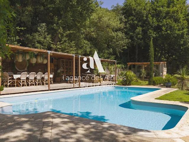 Villa avec piscine et terrasse