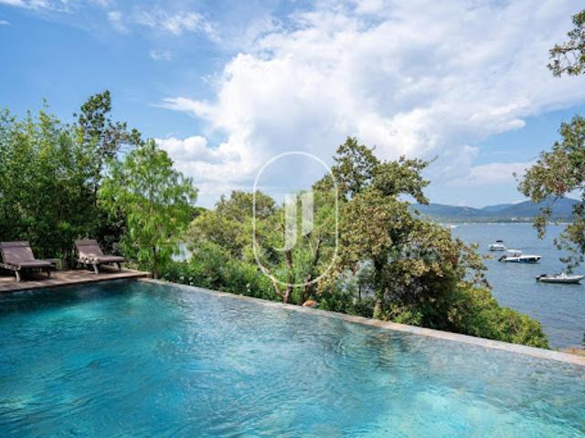 Villa avec piscine et terrasse