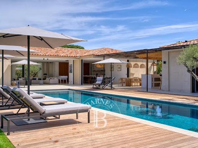 Villa avec piscine et terrasse