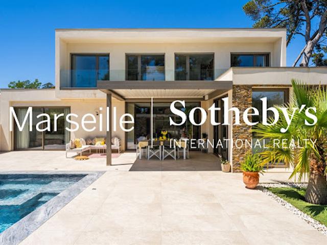 Villa avec piscine et terrasse