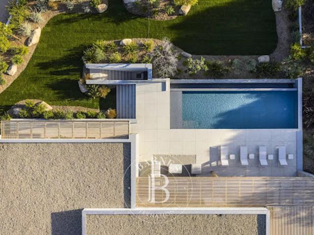 Villa avec piscine et terrasse