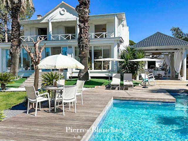 Villa avec piscine et terrasse