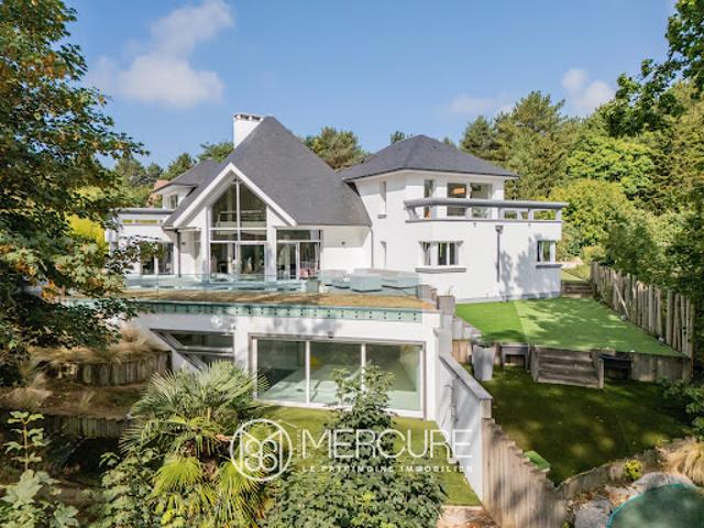 Villa avec piscine et terrasse