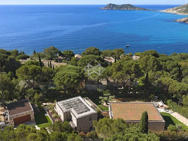 Villa avec piscine et terrasse