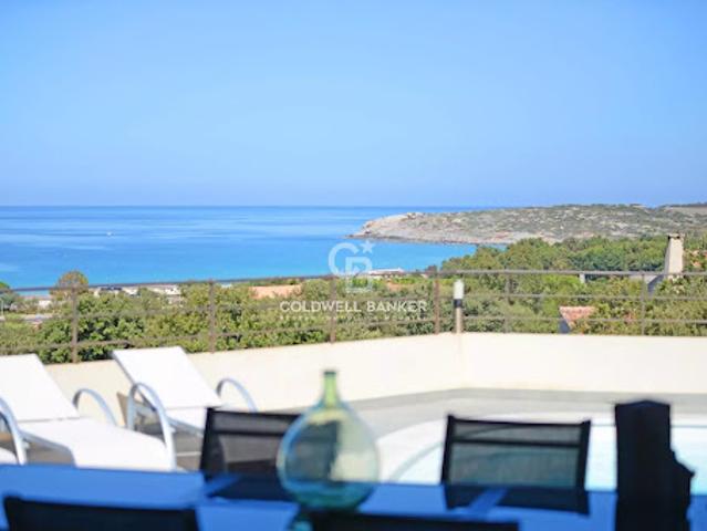 Villa avec piscine et terrasse