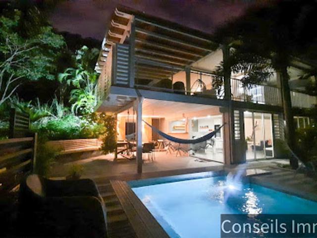 Villa avec piscine et terrasse