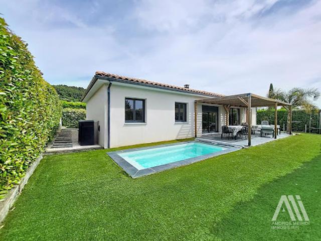 Villa avec piscine et terrasse