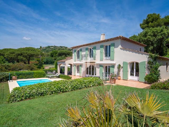Villa avec piscine et terrasse