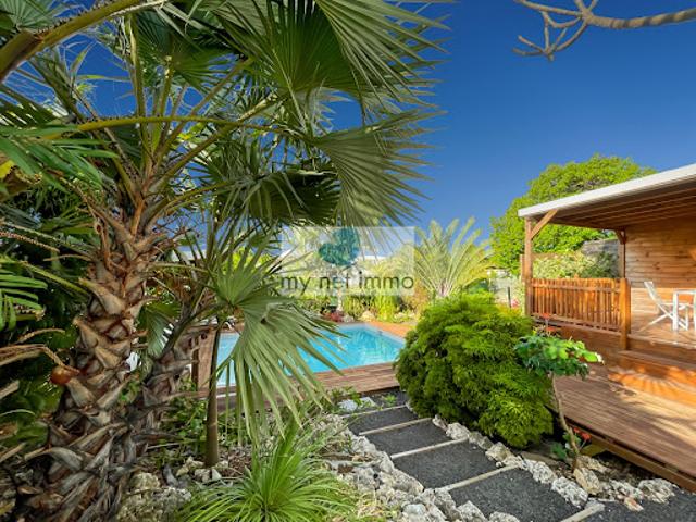 Villa avec piscine et terrasse