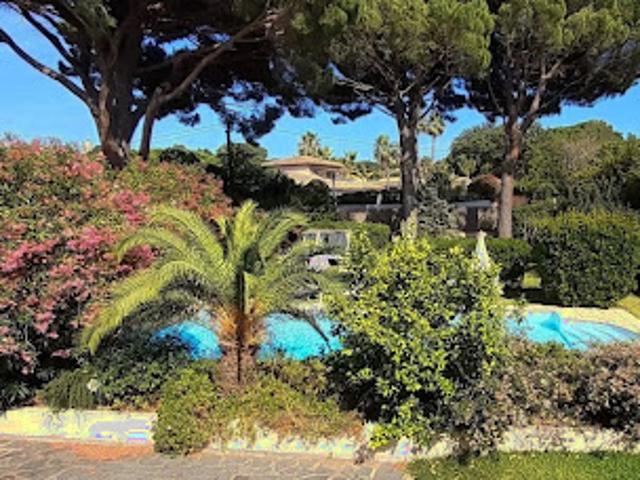Villa avec piscine et terrasse