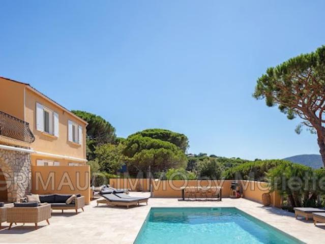 Villa avec piscine et terrasse