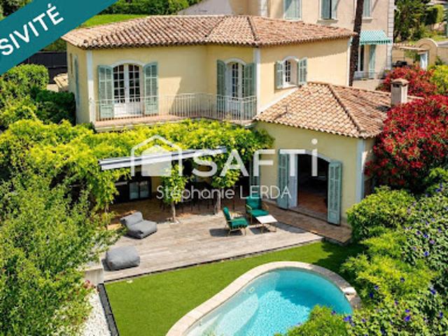 Villa avec piscine et terrasse