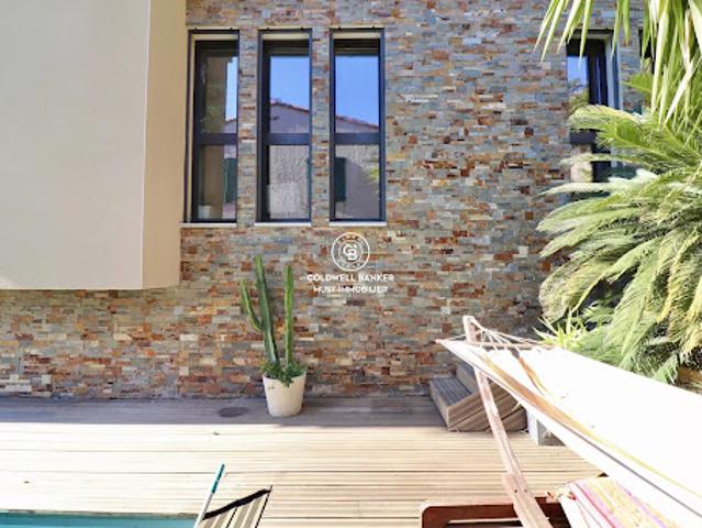 Villa avec piscine et terrasse