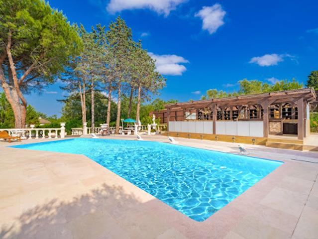 Villa avec piscine et terrasse